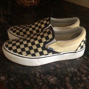 Platform checkered VANS slip-on sneaker